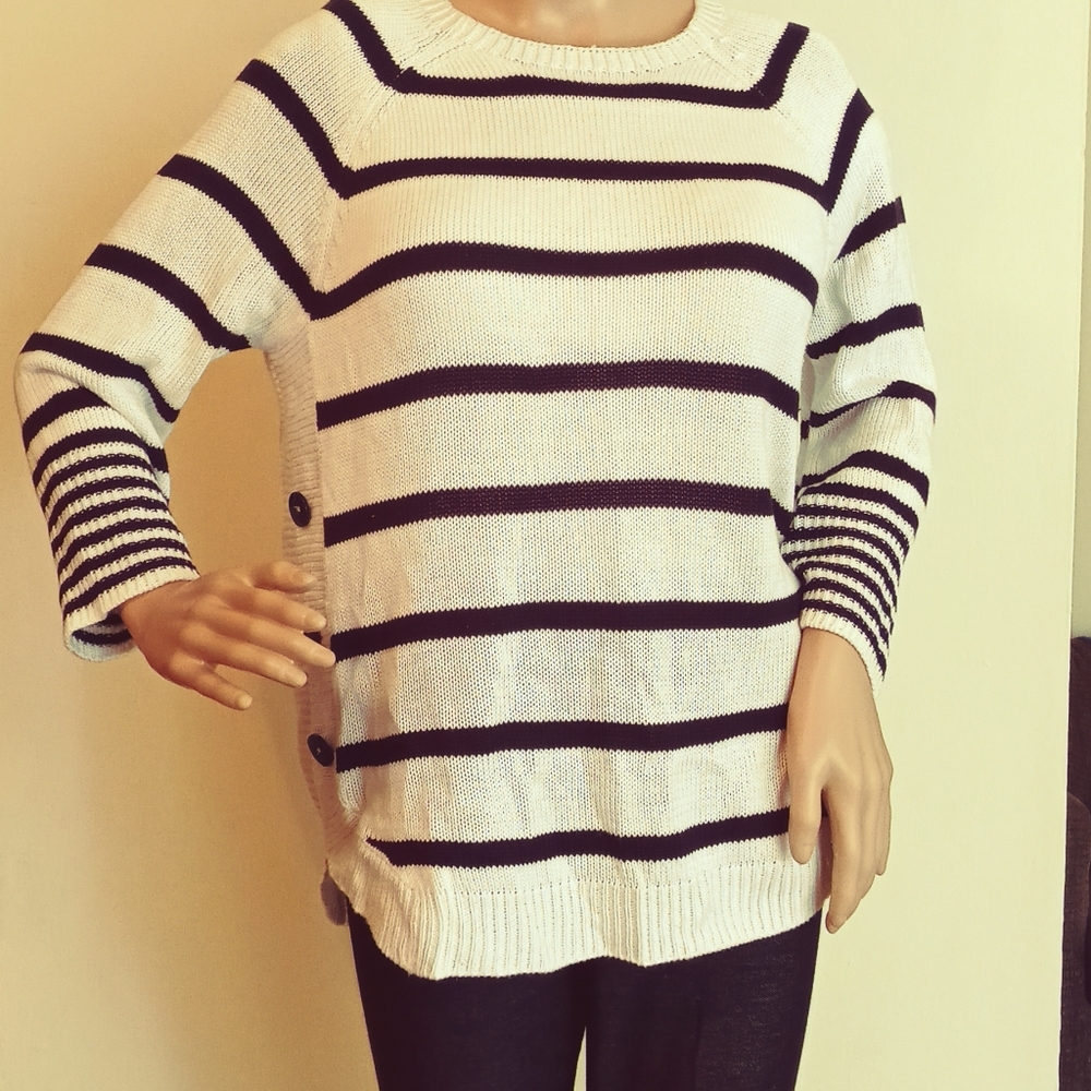 Ladies white and blue sweater size med.